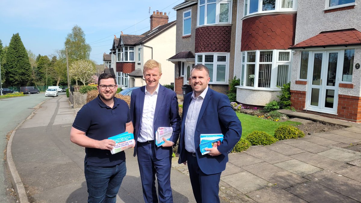 Great to see our Head of External Affairs  @DanielTBull  out campaigning in Stoke with  @Conservatives  Party Chairman  @OliverDowden  and CFoE fan #JohnathanGullis MP. 

#Education #Aspiration #VoteConservative