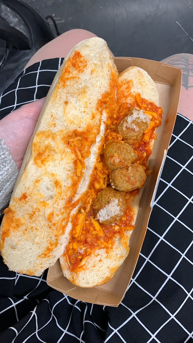 ArianneExell's tweet photo. @Tesco_Wales @Tesco fumin there's 2 less meatballs in my sub, been a loyal mealdealer for years I feel betrayed😤 why u do dis cheers sons crying x x https://t.co/gx4hLFaQ1V