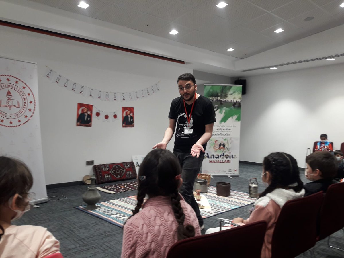 Bakanlığımızın Anadolu Masalları projesi kapsamında 23 nisan haftası münasebetiyle Kale ilçemizi temsilen Nihat Zeybekçi Kültür Merkezi'nde öğrencileri anadolu masallarıyla buluşturduk.