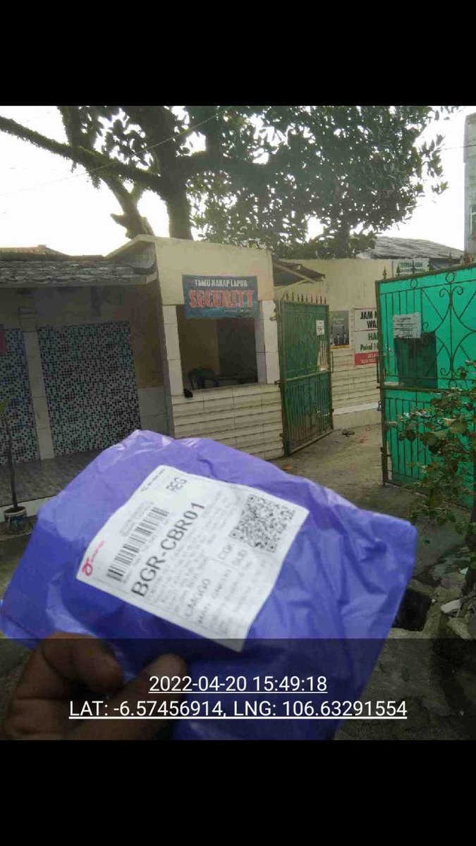 LookmaniaK's tweet photo. @anteraja_id min, resi ini 10004311764231 kurirnya siapa ya? sya blm trima paketnya, tapi statusnya kok dah ditrima atas nama saya? trus buktinya cm gini doang? https://t.co/hKNMae9WE8