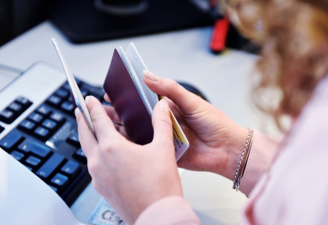 GemZaanstad's tweet photo. Vluchtelingen uit Oekraïne hebben vanaf 1 april recht op een financiële ondersteuning. Op donderdag 21 april, dinsdag 26 april en donderdag 28 april van 13.00 – 16.00 uur kunnen #vluchtelingen dit #leefgeld aanvragen in #Taets, Hemkade 16 in Zaandam. 👉 https://t.co/n3ChVtUoak https://t.co/XcdpYGc9OJ