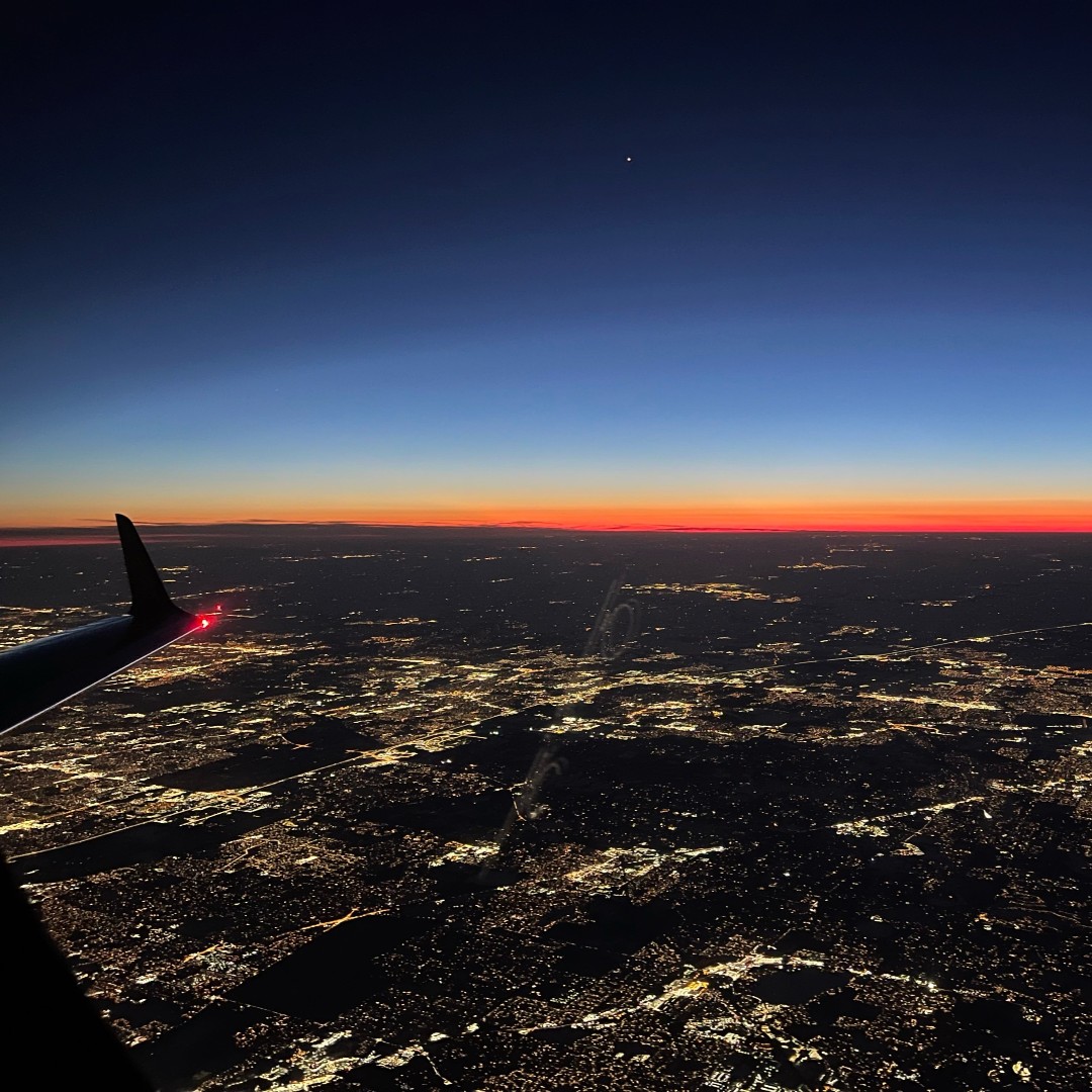 Flexjet's tweet image. 🎶 I can feel it coming in the air tonight. 🎶 #WingViewWednesday
📸: #Flexjet #Legacy450 👨‍✈️ Kim Stolt