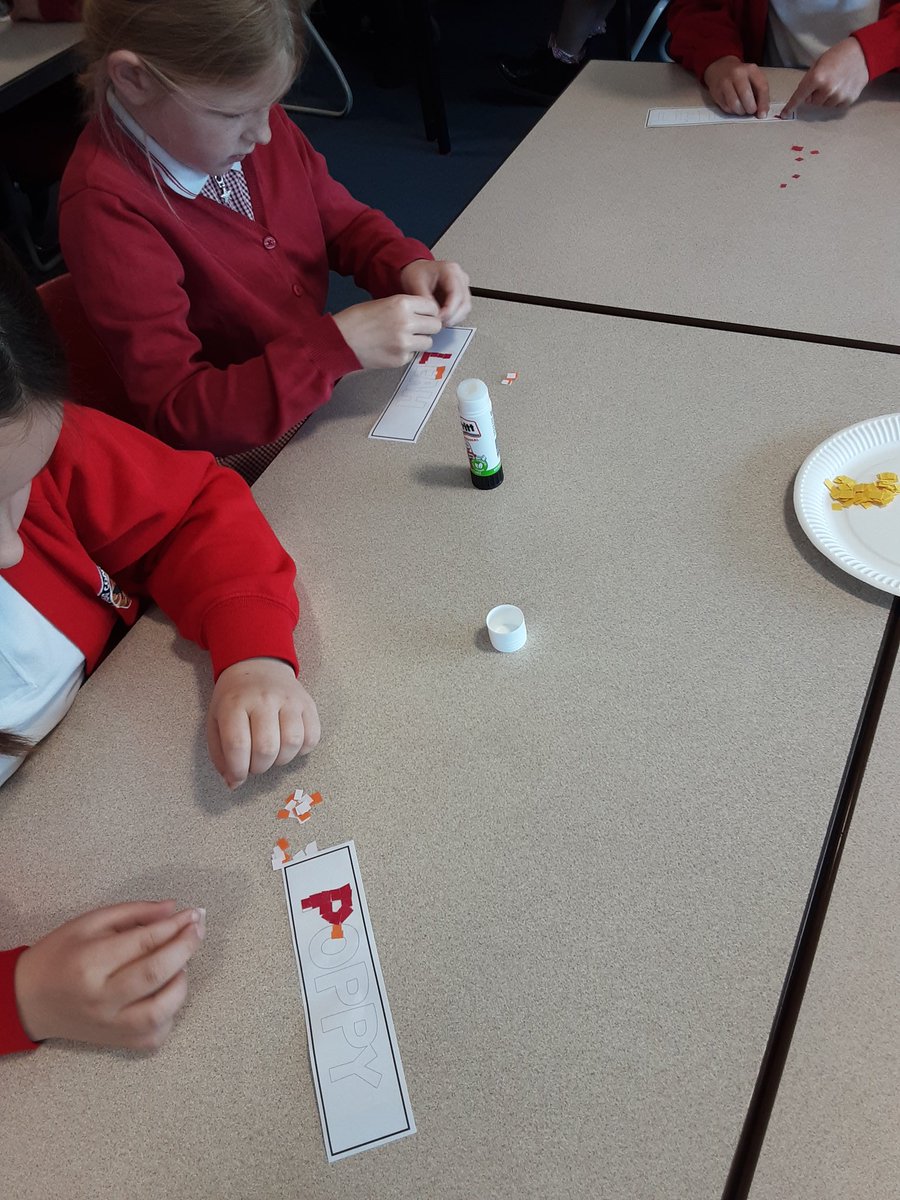 GCPYEAR4's tweet photo. This afternoon we have had lots of fun making our names using bits of coloured paper ready for a display to showcase all of our work on our picture book 🎨 #PictureBookWeek #GCPArt @PrimaryGreat https://t.co/3miCMksAgf