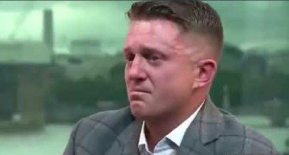 CymruFlaf's tweet photo. Lets put #TommyRobinson’s new grift in perspective. On Monday he claimed his family was under attack from gangsters &amp; appealed for funds. On Tuesday he’s out ‘dogging’ on the Shropshire/Wales border. If my family was in danger I wouldn’t be 100 miles away laughing about it. #liar https://t.co/fRoZ99rOzO