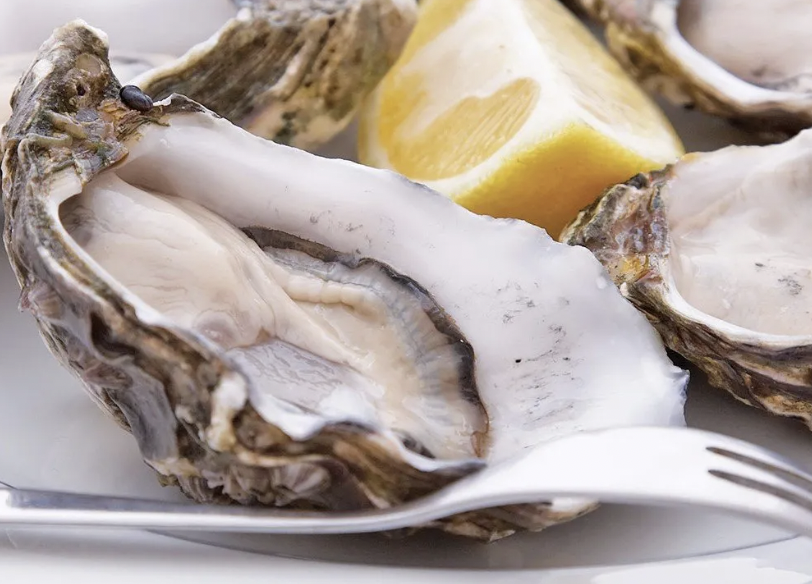 Rafaels3232's tweet photo. Wednesday calls for some of these - Freshly shucked oysters and a tall glass of wine ✨ https://t.co/Q7iDL7oRoG