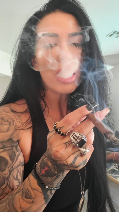 Happy 420 https://t.co/eWoXloGsmY
