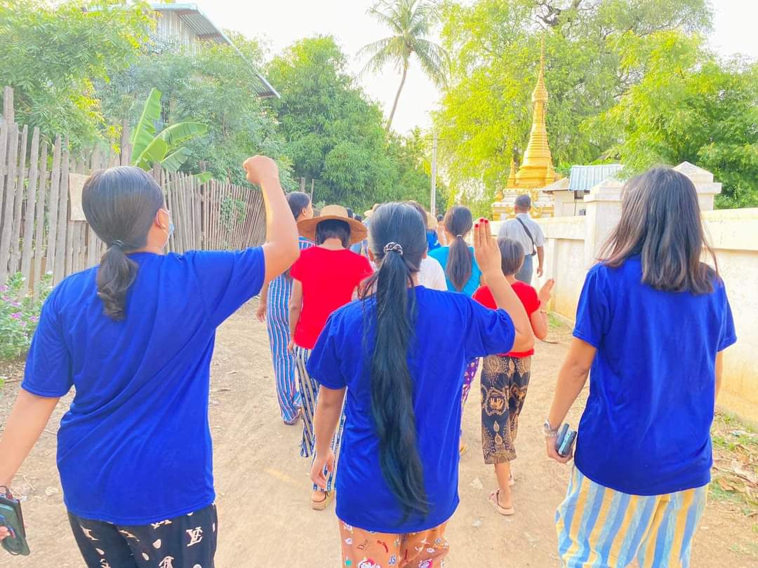 KaungKhantHto10's tweet photo. Monywa University Students' Union and the main strike of Letpadaungtaung area joined hands and staged #BlueShirtCampaign by showing their solidarity with political prisoners.

#US_SanctionMOGE
#2022Apr20Coup
#WhatsHappeningInMyanmar https://t.co/GCgHdw1wZD