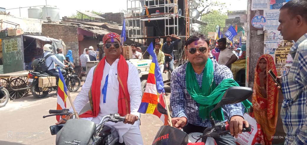 हर दिन काम करते हुए,
ये सोच और मजबूत हो जाती है कि,
"" मेहनत का कोई शॉर्टकट नही होता""<a href="/yadavakhilesh/">Akhilesh Yadav</a> <a href="/Akhiles34410422/">Akhilesh Yadav</a> <a href="/sunilyadv_unnao/">Sunil Singh Yadav</a> <a href="/AbdulIr90264179/">Abdul Irshad</a> <a href="/0107Ajay/">अजय कुमार वर्मा</a>