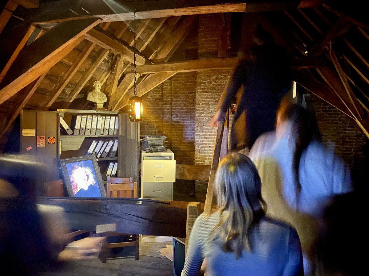 Cultuurweek voor 1100 Helmondse derdeklassers, was vandaag met ED bij een slagwerkbattle bij Speelhuis/Kunstkwartier en op zolder bij het kasteel. Ook bibliotheek, Cacaofabriek en Annatheater doen mee. Mooie samenwerking 👌 #helmond #onderwijs #cultuur <a href="/Cultuur_Contact/">Cultuur-Contact</a>