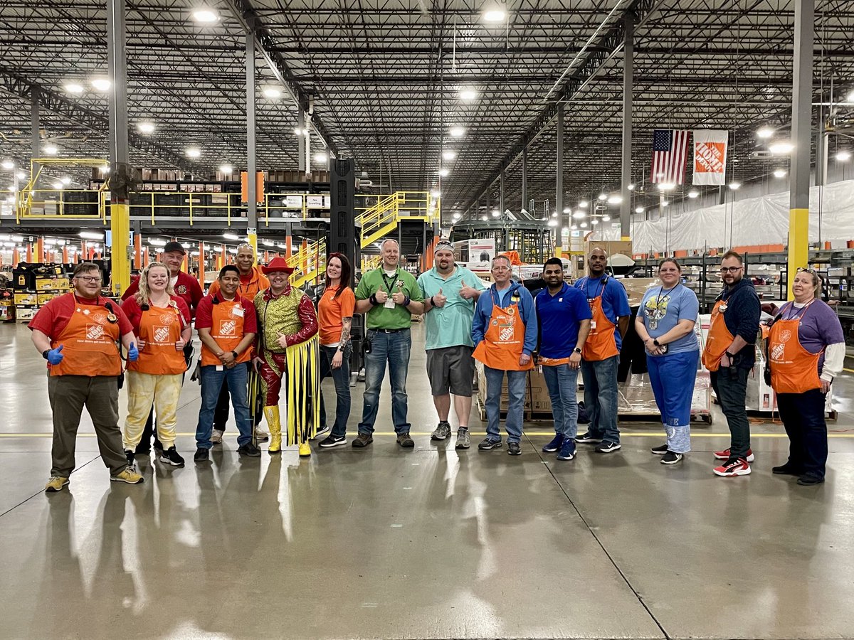 Color Wars! Rainbow addition! #SpiritWeek ⁦@mmusick77⁩ ⁦<a href="/KristinDecker11/">Kristin Decker</a>⁩ ⁦<a href="/THDKaitlynLake/">Kaitlyn Lake</a>⁩ ⁦@JanisseSudbrock⁩ ⁦@ChristopherInHR⁩