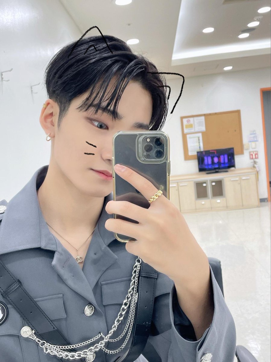 EPEXINTL's tweet photo. 220420 JEFF FNS UPDATE

We wrapped up today's stage well too!

#EPEX #이펙스 #JEFF #제프 https://t.co/mo5zTZ1CaY