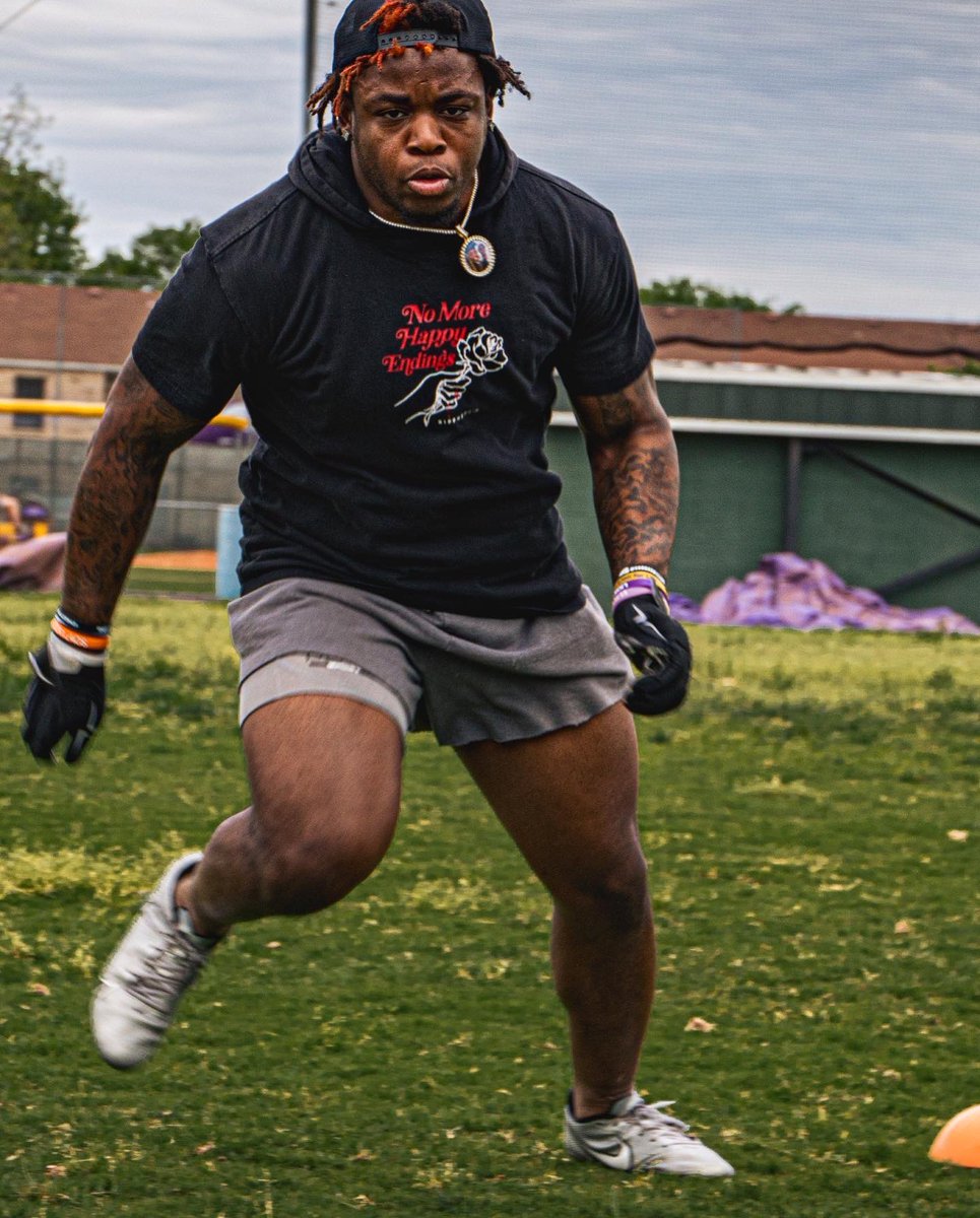 One1Tahze's tweet photo. The 🌎 can go against me, I’ll still come out on TOP💫🦍‼️ https://t.co/ECNMl6Kpge