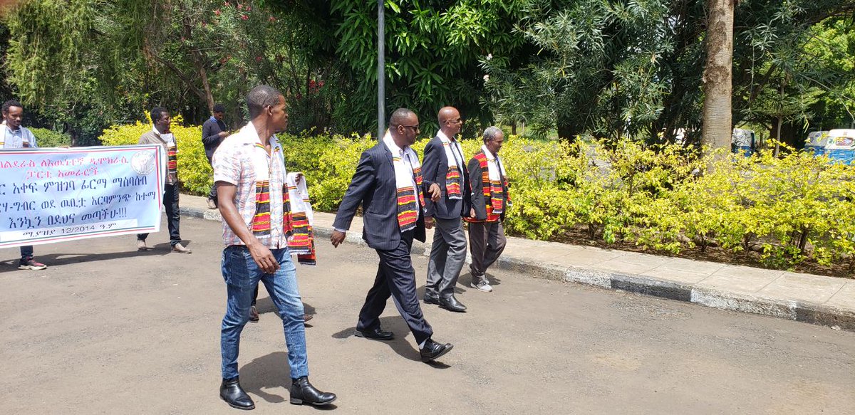 eskinder_nega's tweet photo. /
 አርባ ምንጭ ከተማ ገብተናል!

የባልደራስ የሀገር አቀፍ የፊርማ ማሰባሰብ ንቅናቄ ዛሬ በደቡብ ክልል፣ በአርባ ምንጭ ተጀምሯል!

ትግሉ ተጠናክሮ ይቀጥላል!
/
#ኢትዮጵያ https://t.co/fFGDajV2C9