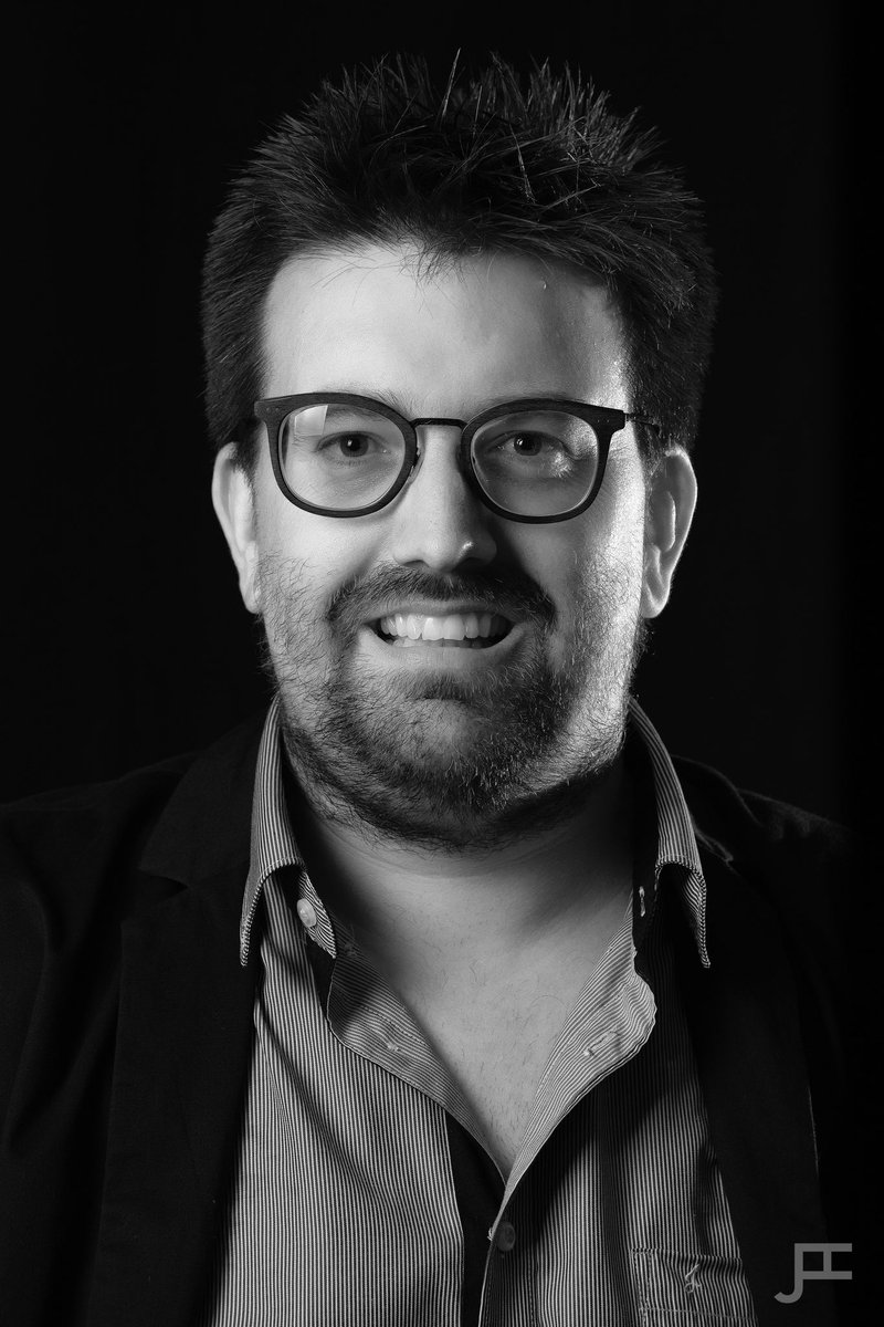 Es uno de los principales comunicadores de Florida, conduce el noticiero en el horario central en uno de los canales y radio de la ciudad, perdiodista, relator, hace de todo este muchacho!
Hoy <a href="/maurisanner/">Mauricio Sanner Urdampilleta</a>