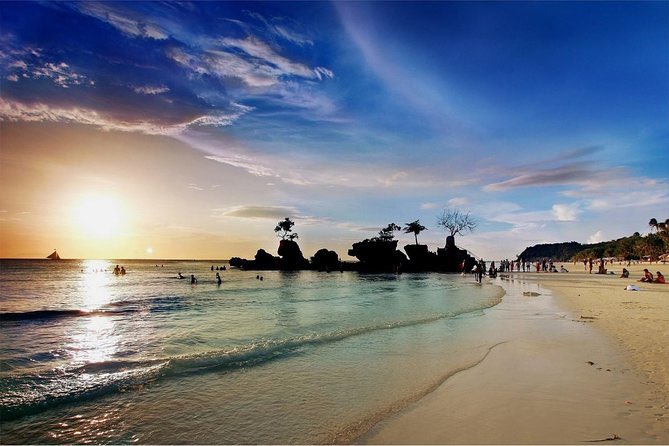 MelPhAvge's tweet photo. Tenéis ganas de verano?😏 Si tenéis pensado viajar a algún sitio en verano y no sabéis donde, os recomiendo sin duda Filipinas! Tiene unas playas.. son un paraíso!🏝🌊 #descubreelmundoconavge https://t.co/WxcMTrFcwY