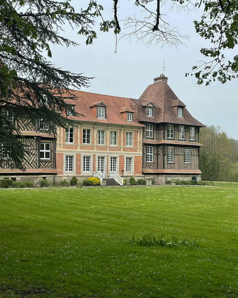 gillespudlowski's tweet photo. Dégustation de whiskies, gins et calvados au #chateaudubreuil #breuilenauge #laspiriteriefrançaise #fredericdussart @terredaugetourisme @laspiriteriefrancaise #terredaugetourisme @calvados_normandie
Horaire : 9h-12h. 14h-18h. Tljrs https://t.co/xJJK9qheYr https://t.co/8kb1906Ojk