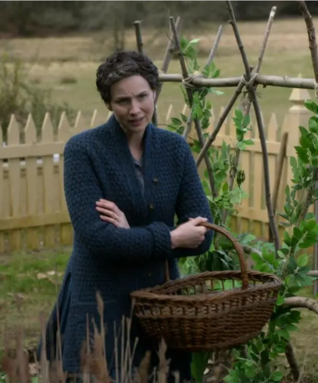 CynthiaDianneM1's tweet photo. @Outlander_STARZ
๐#TrishaBiggar for brilliant work w/ expectant leading lady. Especially the gorgeous #BlueCardigan worn in Ep606 with minor, subtle adjustments-open side seam.
A warm, protective piece...such an impact in final scenes of Ep512...so lovely to see again, anew. https://t.co/ogeCr8f5uF