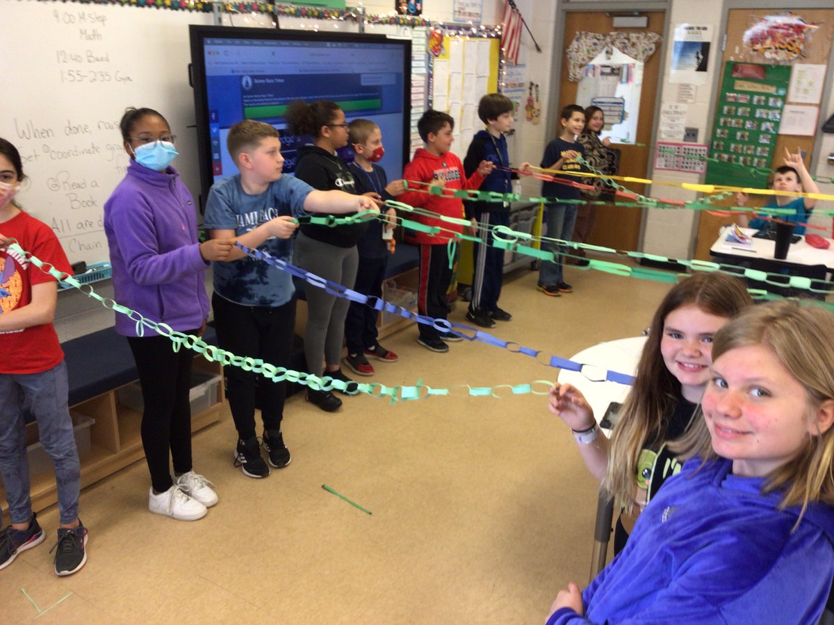 dawn_schop's tweet photo. Results of #stemchallenge #longestpaperchain. Kids had a lot of fun and tried different ideas out. #fraserfamily #teamtwain https://t.co/mSZ8XysbBV