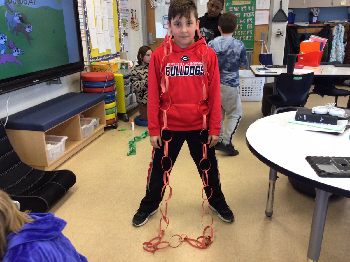 dawn_schop's tweet photo. Results of #stemchallenge #longestpaperchain. Kids had a lot of fun and tried different ideas out. #fraserfamily #teamtwain https://t.co/mSZ8XysbBV