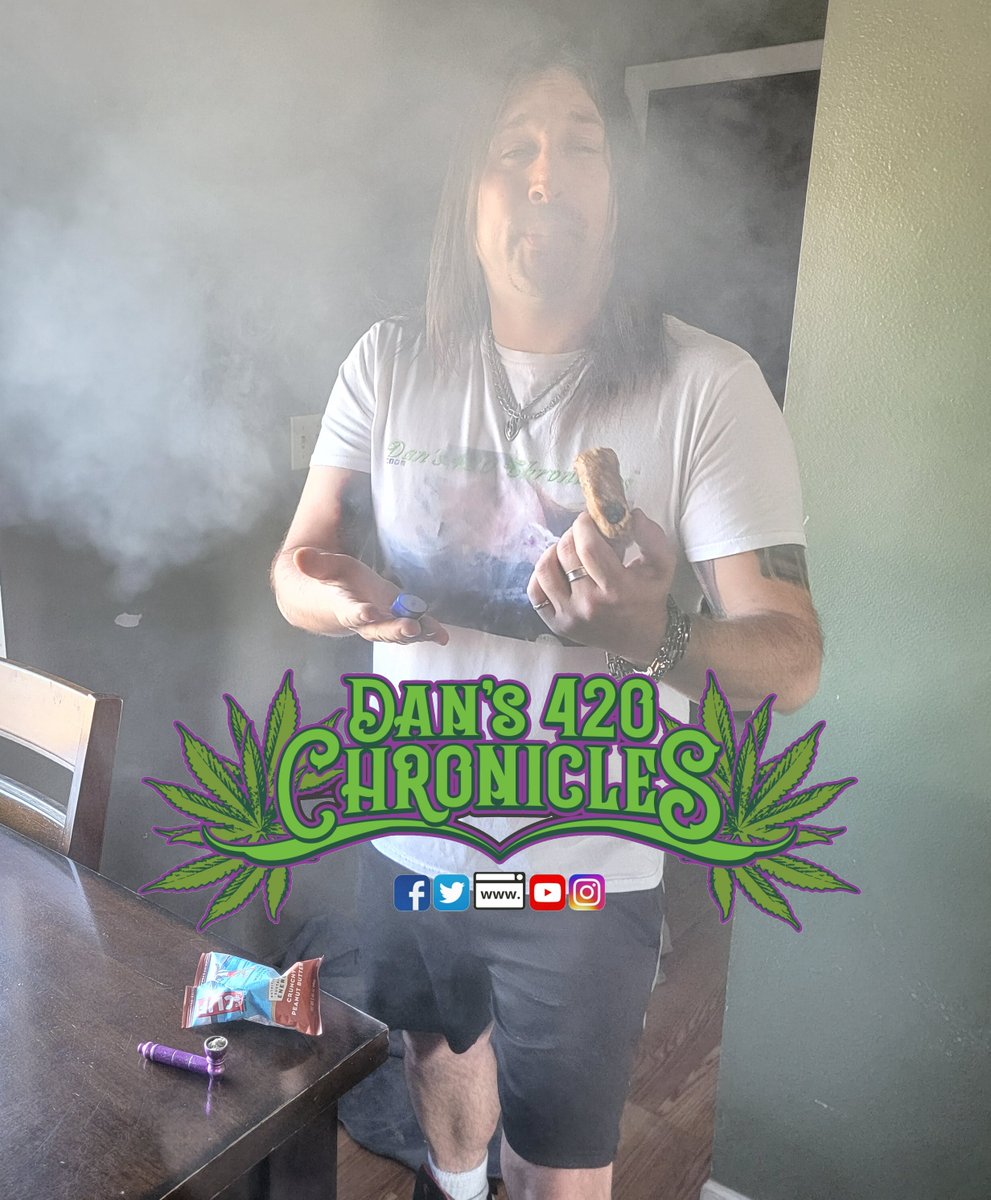 dan_chronicles's tweet photo. For 420, do you all mind if I share some old #Dans420Chronicles #420Clips? Like this one where I made a #420Pipe out of #ClifBar! 😆
https://t.co/GuBYBGrXNX https://t.co/BcsTSKdotu