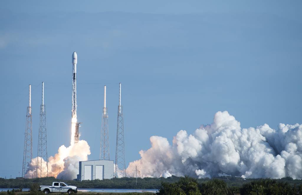 StephenLosey's tweet photo. SpaceX shut down a Russian electromagnetic warfare attack in Ukraine last month — and the Pentagon is taking notes. Interesting tidbit on the future of EW from the @C4ISRNET Conference today, now on @defense_news. 
#C4CONF #C4conference #C4ISRNET #C4ISR 
https://t.co/7oB4psVutB https://t.co/F00zdJPMJB