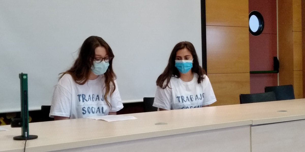 Hoy se ha celebrado el Día del Trabajo Social y las estudiantes han preparado y leído un Manifiesto en el que se han referido a la importante función que desarrollan los profesionales del Trabajo Social en estos tiempos de guerra en relación con los refugiados. Felicidades.