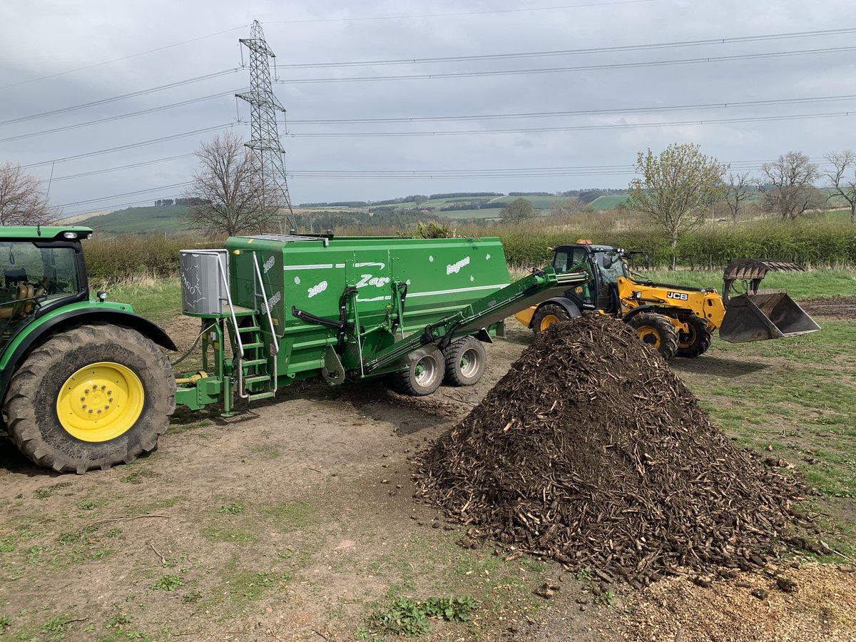 MichaelLeyland6's tweet image. Green material recycling. ♻️
This acts as a carbon source for manure product &amp;amp; improves diversity as a soil food.