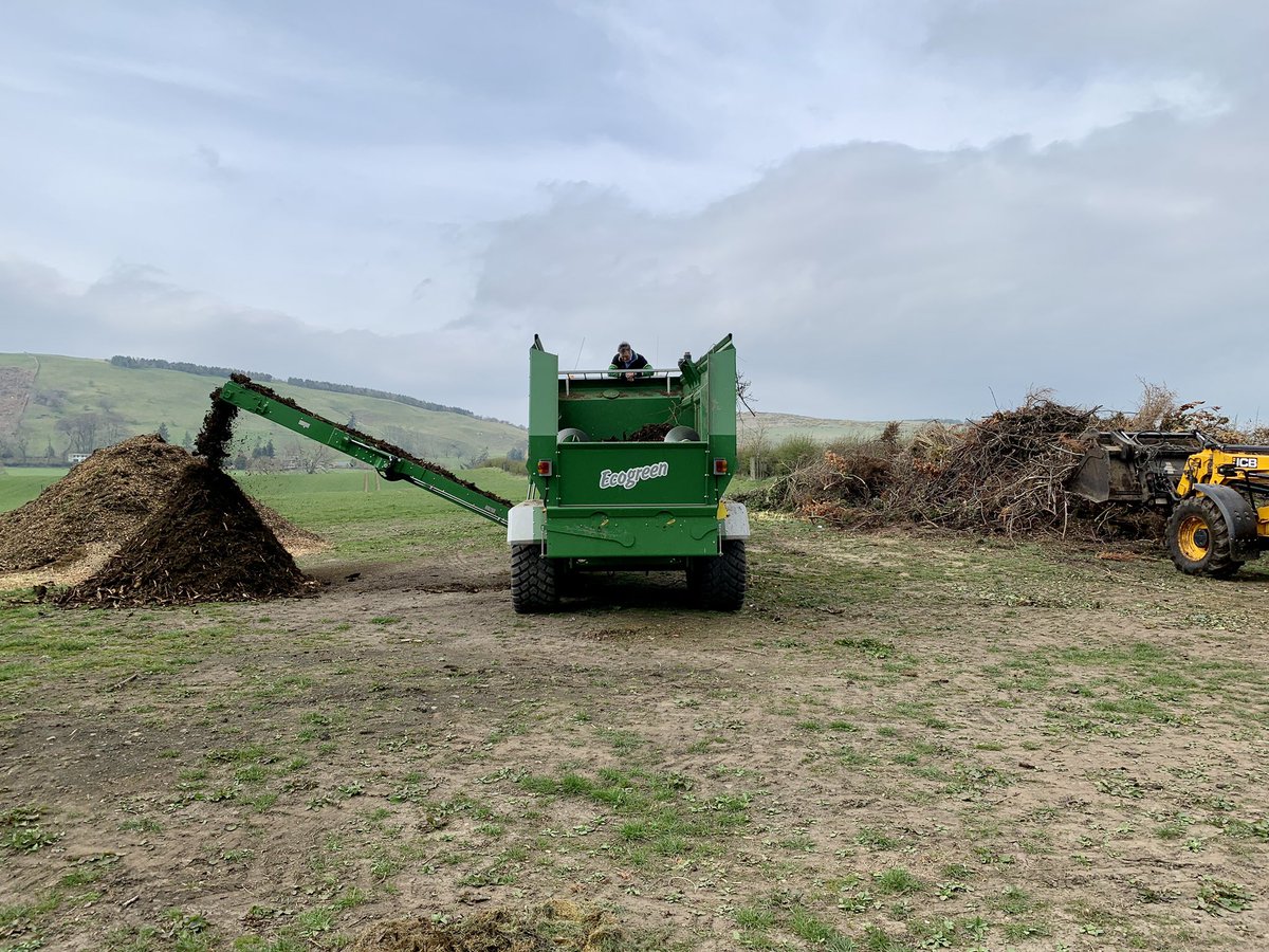 MichaelLeyland6's tweet image. Green material recycling. ♻️
This acts as a carbon source for manure product &amp;amp; improves diversity as a soil food.