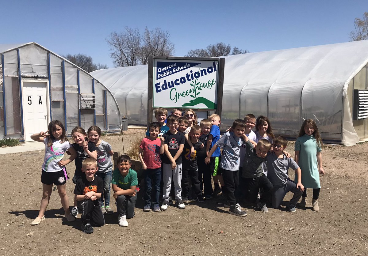 JRushStutheit's tweet photo. 1st graders enjoyed science class in the greenhouse today! 🌸 Thank you @MrEhlersScience @MrsEhlersFACS  and Mrs. Loudon! 
#WeROverton https://t.co/TePReOBLvc