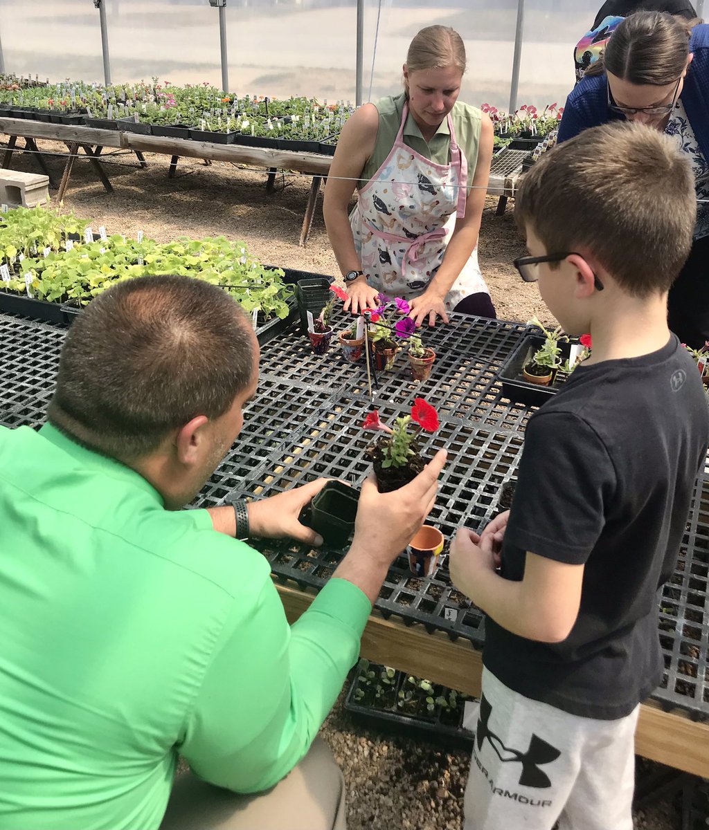 JRushStutheit's tweet photo. 1st graders enjoyed science class in the greenhouse today! 🌸 Thank you @MrEhlersScience @MrsEhlersFACS  and Mrs. Loudon! 
#WeROverton https://t.co/TePReOBLvc