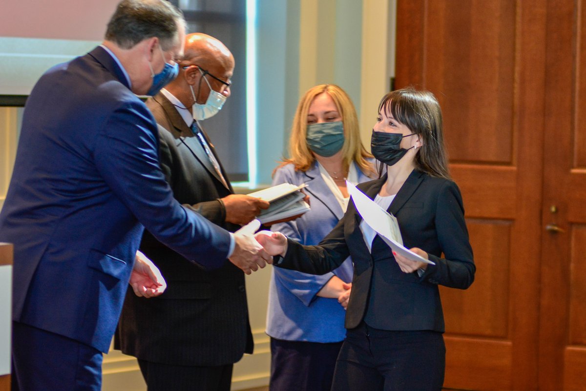 AmRevMuseum's tweet image. A warm welcome to 24 new United States citizens from 19 different countries! Yesterday, we had the honor of hosting a @USCIS naturalization ceremony at the Museum. 🇺🇸 #HowRevolutionary