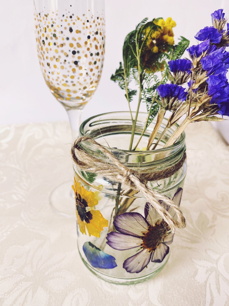 These would be a great idea for table centre pieces, I have used real pressed flowers on up-cycled jars 💐 #weddinghour #weddingideas #flowers