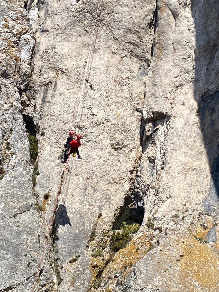 SDIS83's tweet photo. [INTERSERVICES]
📍Massif de la #Sainte_Baume
▶️ Entraînement des équipes du
#SMPM83 &amp; #SMPM13 👨‍🚒
⏩ Thème : accident d’#escalade. 
➡️ Treuillage en ravin et paroi ⛰
➡️ Soutien sanitaire 🩺 avec le #SSSM83 &amp; #SAMU83
✅ Exercices #interservices et #mutualisés = 📈 #compétences ! https://t.co/XiPxXYstj8
