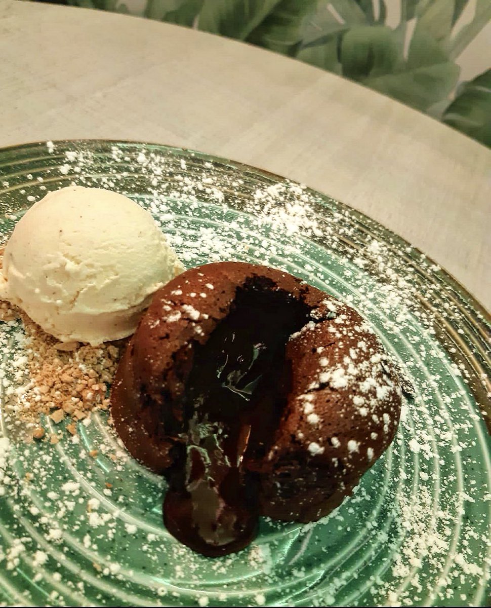 Si hay un 𝗽𝗼𝘀𝘁𝗿𝗲 irresistible en nuestra carta es sin duda nuestro 𝑪𝒐𝒖𝒍𝒂𝒏𝒕 de 𝑪𝒉𝒐𝒄𝒐𝒍𝒂𝒕𝒆 con 𝒎𝒂𝒕𝒊𝒄𝒆𝒔 de 𝒏𝒂𝒓𝒂𝒏𝒋𝒂. El broche de oro a una comida excepcional. Reserva en el Tfn.: 91 541 79 51 y que no te lo cuenten.
restauranteduduapalacio.com
#madrid