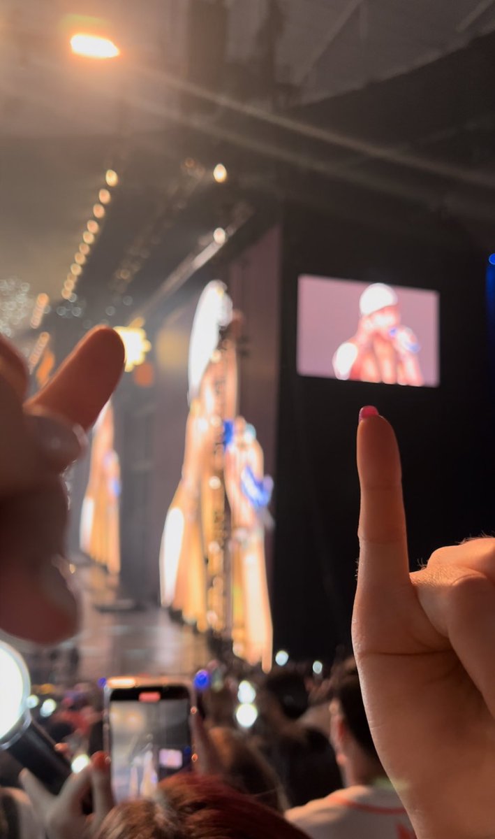 Anna ☼ tweet media