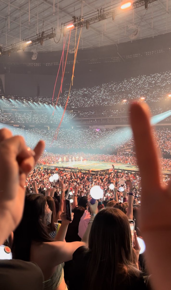 Anna ☼ tweet media