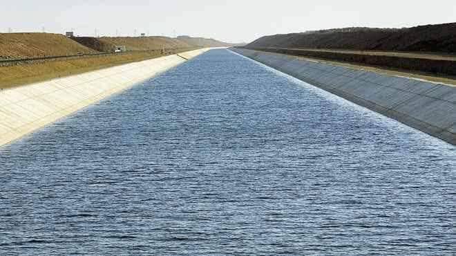 صحراء #مصر تتحول الى جنة خضراء بالارادة الصادقة والعمل الجاد..

مشروع توشكى الخير أو وادي مصر الجديد في توشكى جنوب مدينة أسوان يهدف لاستصلاح أكثر من مليون فدان  خلال العامين المقبلين و إقامة تجمعات سكنية و صناعية جديدة.. 
   
#انجازات_مصر 🇪🇬❤️