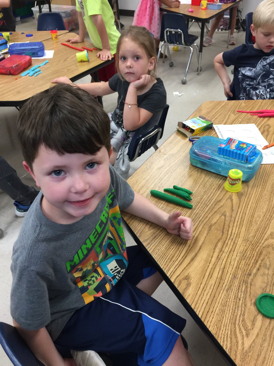 willluvkinder's tweet photo. Using Play-Doh to compare length! https://t.co/J49nehmjOt