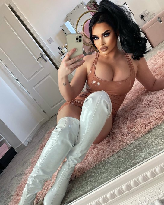 She means business 💸 https://t.co/7w1O4u0sMs<a href="/tag/rubber"class="tags"><span>#rubber</span></a><a href="/tag/rt"class="tags"><span>#rt</span></a><a href="/tag/pvc"class="tags"><span>#pvc</span></a><a href="/tag/rubberslave"class="tags"><span>#rubberslave</span></a><a href="/tag/shinyleggings%20"class="tags"><span>#shinyleggings </span></a>