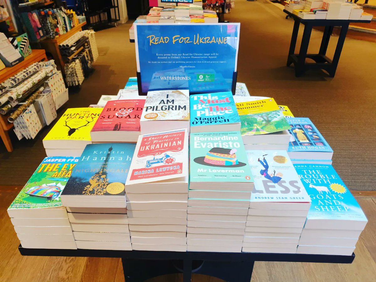 As an #Oxfam #Books #Harpenden #volunteer it was wonderful to see this #ReadForUkraine 🇺🇦 table @Waterstones #StAlbans today.
100% of the proceeds from the sale of each book goes to Oxfam's #Ukraine Humanitarian Appeal. There's a great selection. What a fabulous campaign.