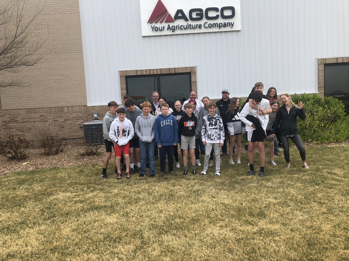 christie_fouts's tweet photo. My Robotics club students got a chance to tour Agco facility in Beloit and learn about robot welding machines today! #LocalSTEMJobs! @BeloitTrojans #TPOD https://t.co/KqtbDHY3fi