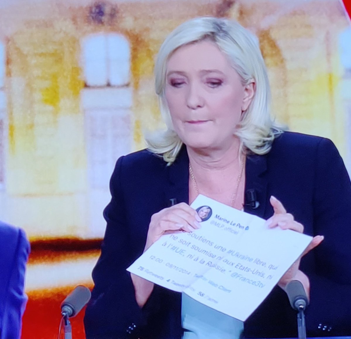 CabacoD's tweet image. On est dans un monde où une candidate à l'élection présidentielle imprime son propre TWEET 😭
#debatmacronlepen #2022LeDebat