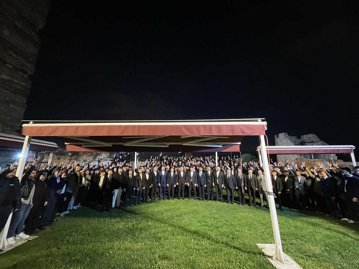 Her biri birbirinden yiğit üniversite başkanlarımız, ortaöğretim başkanlarımız ve kıymetli yöneticileriyle iftar programımızda bir araya geldik.
Programda emeği geçen; Ortaöğretim birimimize ve üniversite birimimize teşekkür ederim.