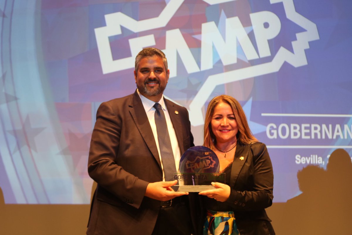 joselemijas's tweet photo. #Mijas recibe premio a la Gobernanza Local @FAMPcomunica por #PlanOREA que impulsábamos desde @AytoMijas 

Un plan que nacía en plena pandemia #Covid19  y del que se beneficiaron más de 3.500 autónomos y empresas familiares en la localidad 

#municipalismo #FAMP #reconocimientos https://t.co/5VPjtvRf7L