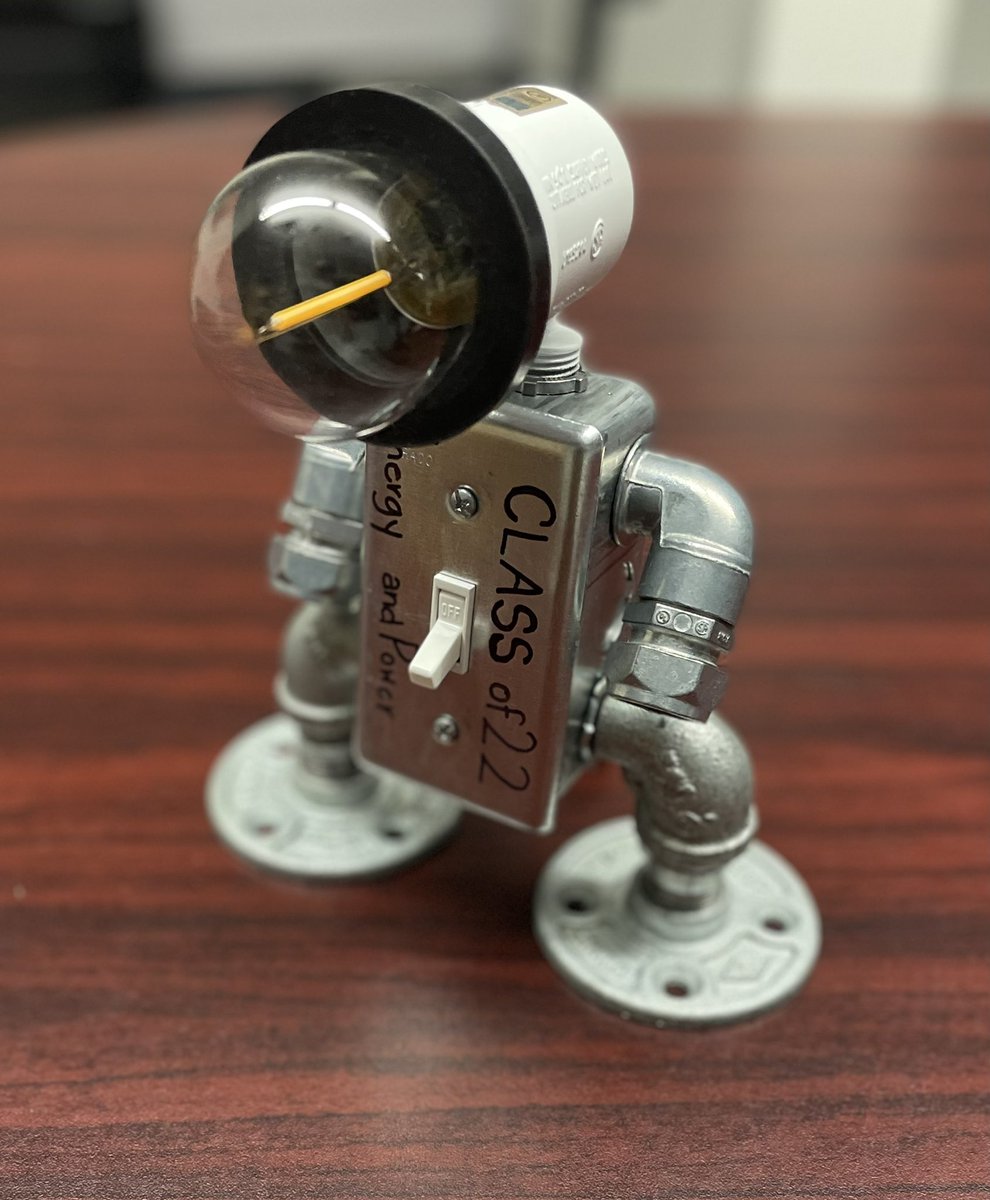 itsbrentdean's tweet photo. Our @AoEP_MHS graduating seniors gift admin with lamp structures. 

WAY TO GO TEAM!!! 🐾🐾 💡⚡️
#classof2022
#maplewoodSTRONG
#energyandpower https://t.co/PiVbw8iC0Q