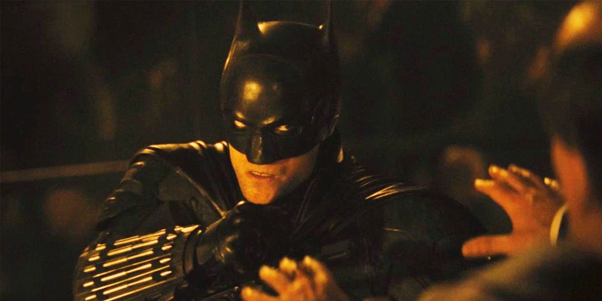Wondering why Robert Pattinson's Batman doesn't disguise his voice? Matt Reeves says it's because Batman has a lot of dialogue scenes:

"If he was growling, we wouldn’t be able to connect to him emotionally."

buff.ly/3uZcQUU