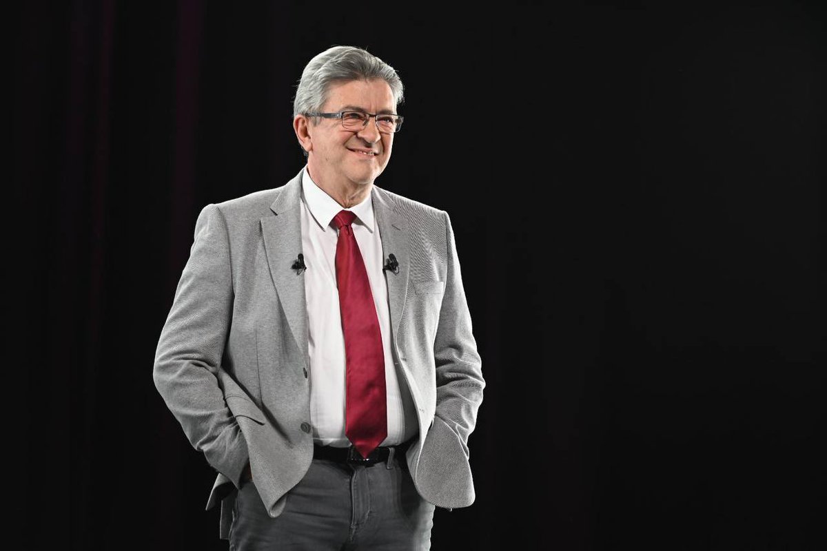AvecJLM's tweet photo. Par pitié, rendez-nous Mélenchon 😭

#debatmacronlepen https://t.co/GMuVM38UXU