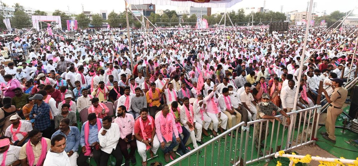 BTR_KTR's tweet image. హ‌నుమ‌కొండ‌లో టీఆర్ఎస్ పార్టీ ఏర్పాటు చేసిన బ‌హిరంగ స‌భ‌లో టీఆర్ఎస్ వర్కింగ్ ప్రెసిడెంట్, మంత్రి శ్రీ @KTRTRS పాల్గొని ప్ర‌సంగించారు.