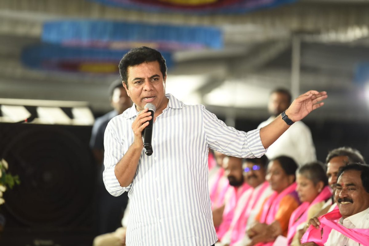 BTR_KTR's tweet image. హ‌నుమ‌కొండ‌లో టీఆర్ఎస్ పార్టీ ఏర్పాటు చేసిన బ‌హిరంగ స‌భ‌లో టీఆర్ఎస్ వర్కింగ్ ప్రెసిడెంట్, మంత్రి శ్రీ @KTRTRS పాల్గొని ప్ర‌సంగించారు.