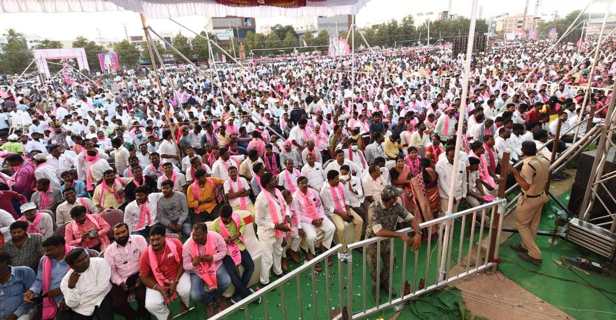 BTR_KTR's tweet image. హ‌నుమ‌కొండ‌లో టీఆర్ఎస్ పార్టీ ఏర్పాటు చేసిన బ‌హిరంగ స‌భ‌లో టీఆర్ఎస్ వర్కింగ్ ప్రెసిడెంట్, మంత్రి శ్రీ @KTRTRS పాల్గొని ప్ర‌సంగించారు.